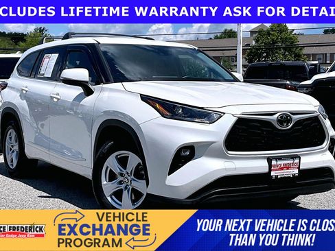 Used 2021 Toyota Highlander LE AWD/4WD image 1