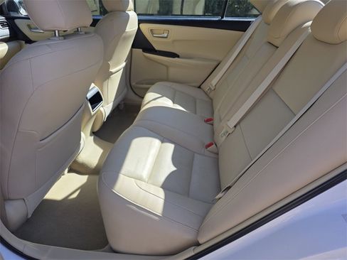 Used 2015 Toyota Camry LE image 20