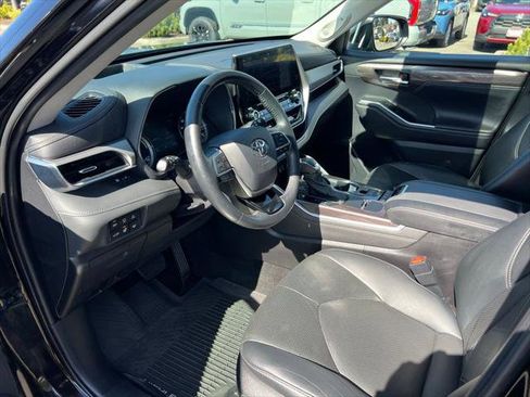 Certified 2021 Toyota Highlander Platinum AWD/4WD image 10
