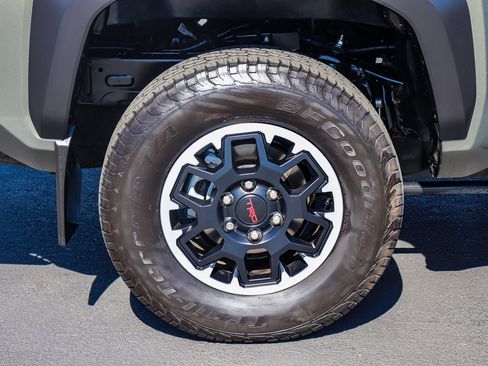 Certified 2024 Toyota Tacoma TRD Off-Road AWD/4WD image 9