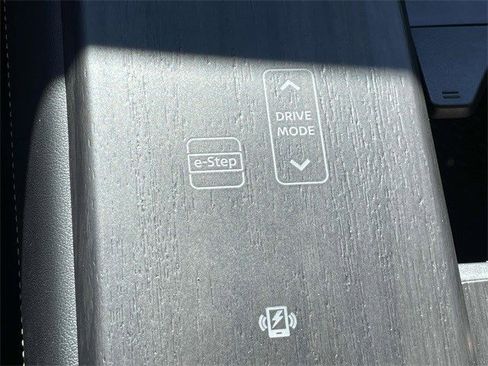 New 2025 Nissan Ariya EVOLVE+ image 12