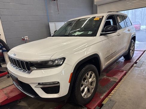 Used 2023 Jeep Grand Cherokee Limited image 5