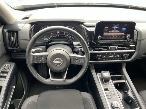 Used 2025 Nissan Pathfinder SV AWD/4WD image 12
