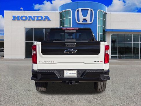 Used 2025 Chevrolet Silverado 1500 ZR2 w/ Technology Package image 4