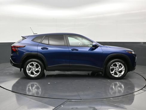 Used 2024 Chevrolet Trax LS w/ LS Convenience Package FWD image 6
