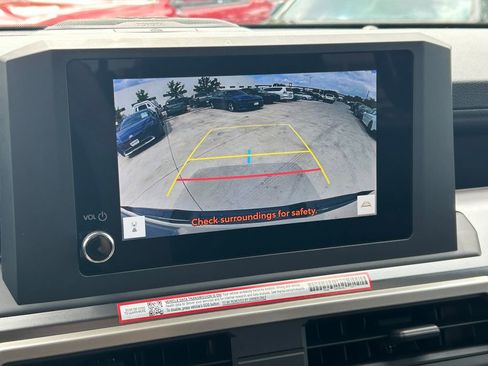 Certified 2025 Toyota Tacoma SR5 AWD/4WD image 34