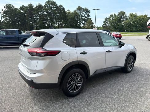 Used 2024 Nissan Rogue S FWD image 10