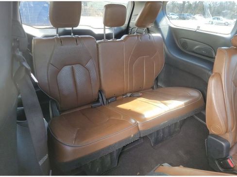 Used 2017 Chrysler Pacifica Limited w/ UConnect Theater Package image 16