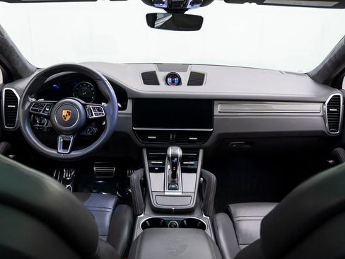 Used 2020 Porsche Cayenne Turbo image 11