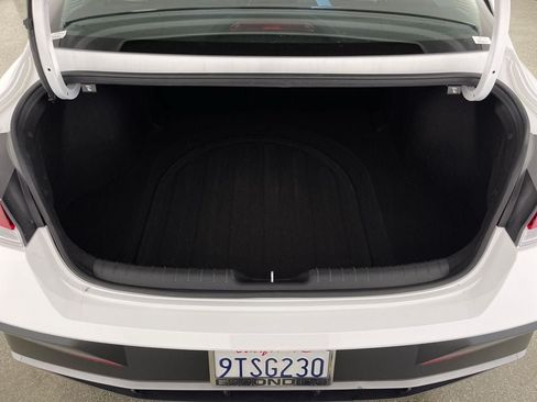 Certified 2025 Hyundai Elantra SEL FWD image 10