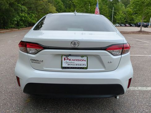 Used 2025 Toyota Corolla LE FWD image 5