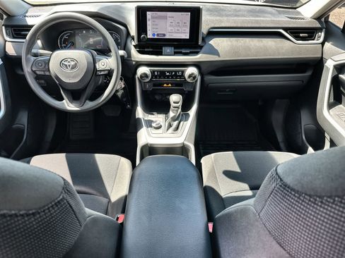 Used 2024 Toyota RAV4 LE AWD/4WD image 20