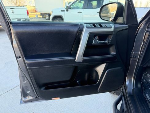 Used 2019 Toyota 4Runner SR5 AWD/4WD image 28