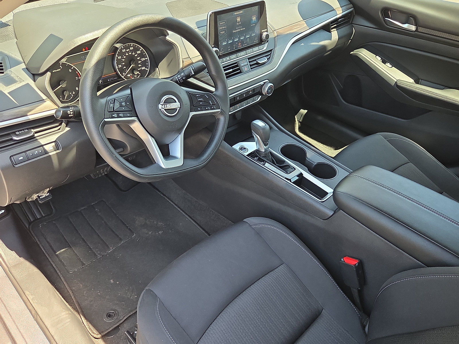 Used 2025 Nissan Altima 2.5 SV FWD image 15