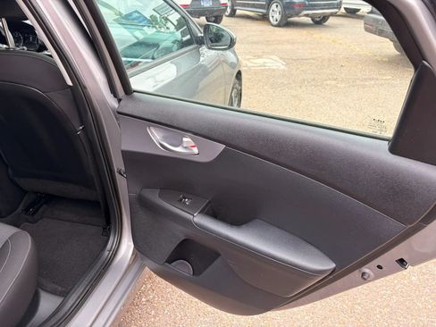 Used 2023 Kia Forte LXS FWD image 29