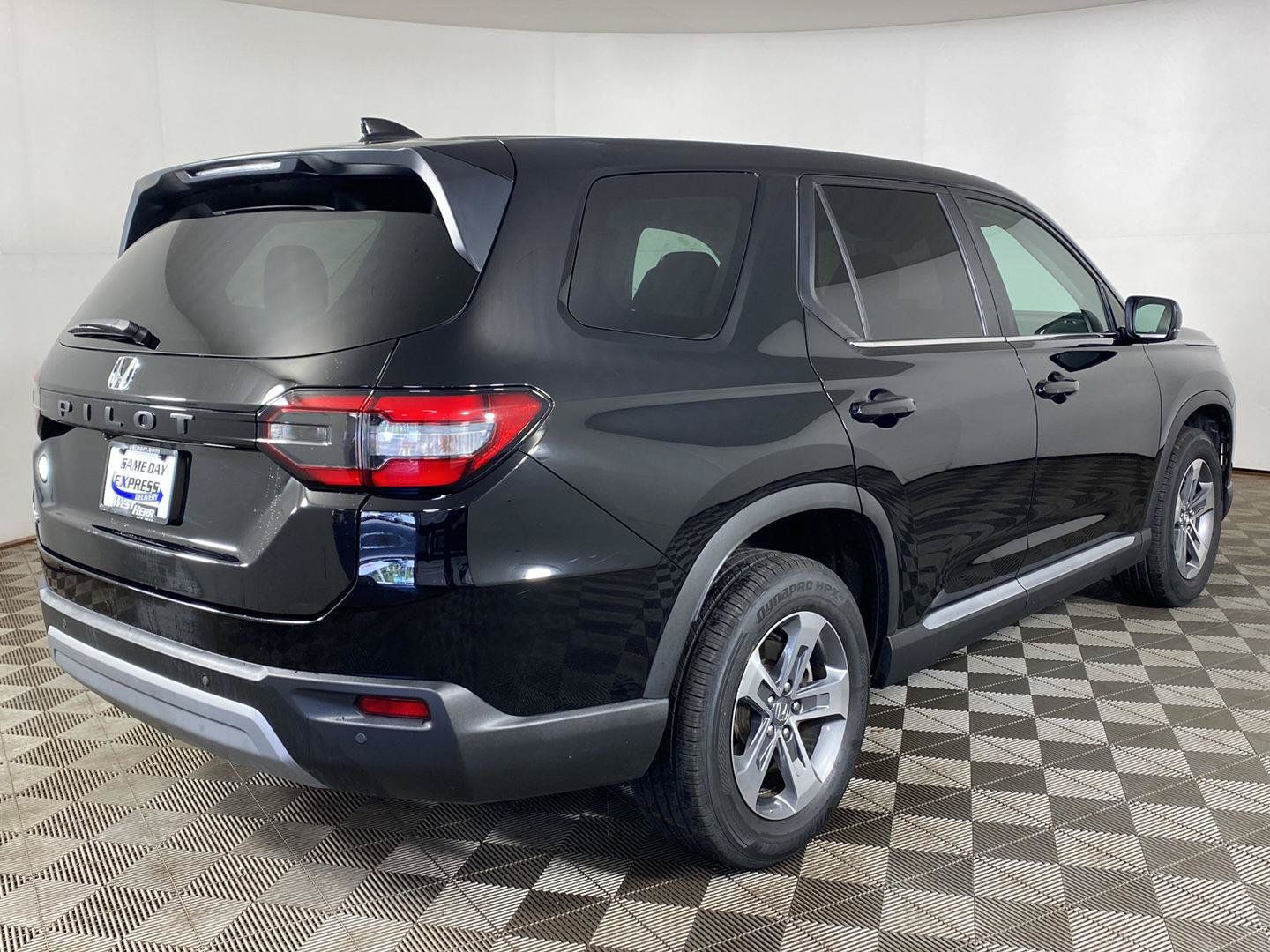 Used 2023 Honda Pilot EX-L image 6