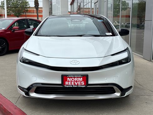 New 2026 Toyota Prius Plug-In Hybrid FWD image 3
