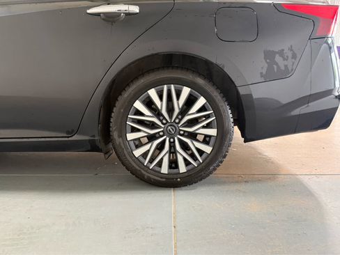 Used 2023 Nissan Altima 2.5 SV FWD image 10