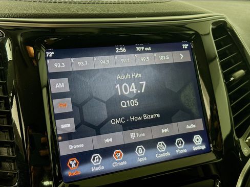 Used 2019 Jeep Cherokee Limited image 16