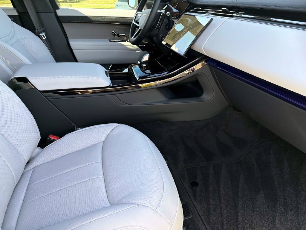 New 2027 Land Rover Range Rover Sport SE AWD/4WD image 10