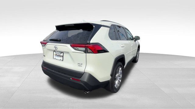 Used 2022 Toyota RAV4 XLE Premium AWD/4WD image 7