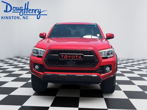 Used 2018 Toyota Tacoma TRD Off-Road AWD/4WD image 8