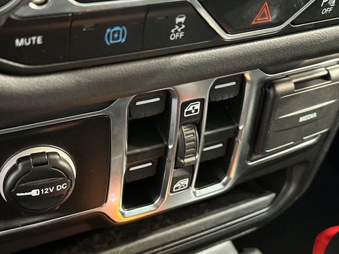 Used 2025 Jeep Wrangler Sahara w/ Safety Group image 22