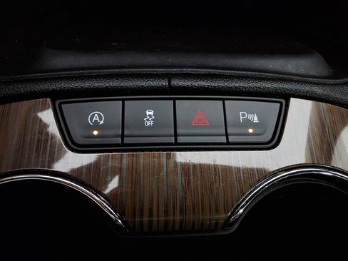 Used 2021 GMC Acadia SLE w/ Driver Convenience Package FWD image 23