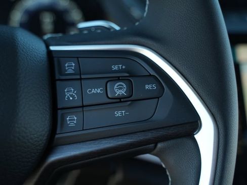 New 2026 Jeep Grand Cherokee Altitude AWD/4WD image 31