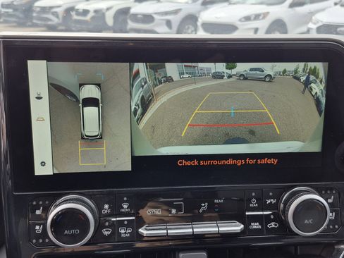 Used 2023 Toyota Highlander Limited image 29