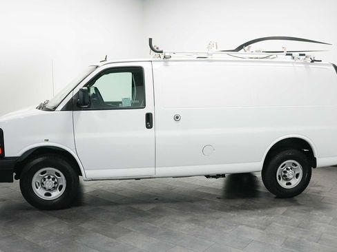 Used 2015 Chevrolet Express 2500 RWD image 3