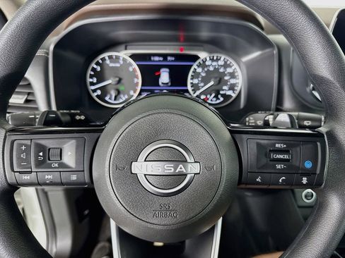 Used 2023 Nissan Rogue SV AWD/4WD image 16