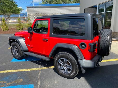 Used 2019 Jeep Wrangler Sport AWD/4WD image 3