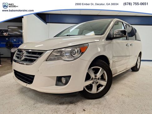 Used 2011 Volkswagen Routan SEL Premium FWD image 5