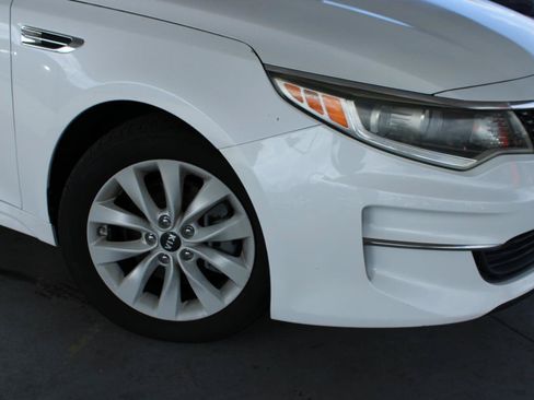 Used 2017 Kia Optima LX FWD image 4