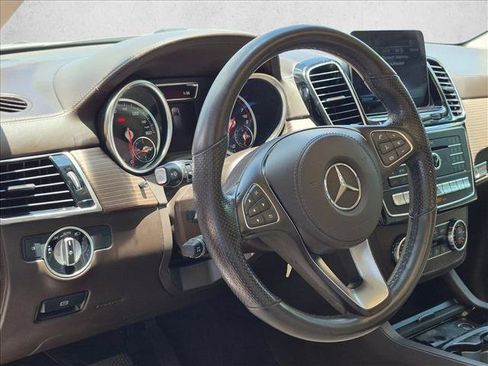 Used 2019 Mercedes-Benz GLS 550 4MATIC image 3