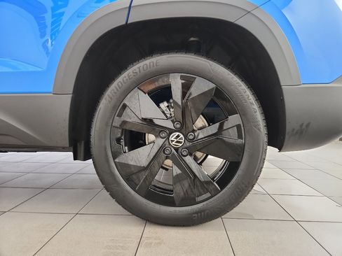 New 2026 Volkswagen Taos SE FWD image 32