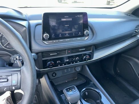 Used 2024 Nissan Rogue SV AWD/4WD image 3