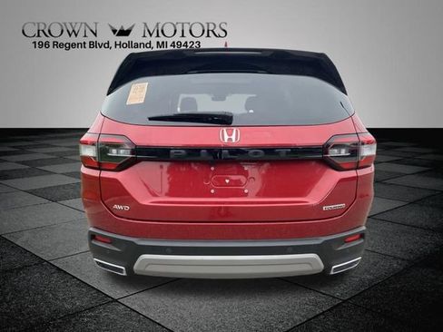 Used 2025 Honda Pilot Touring image 12