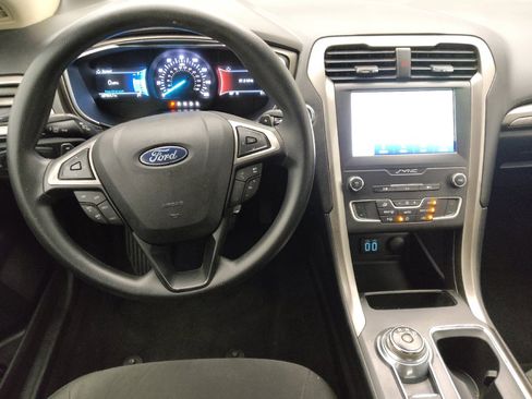 Used 2019 Ford Fusion SE FWD image 22