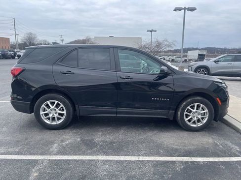 Used 2023 Chevrolet Equinox LS w/ LS Convenience Package image 4