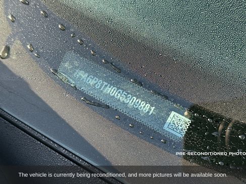 Used 2016 Ford Mustang Premium image 2