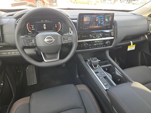 New 2026 Nissan Pathfinder Platinum FWD image 14