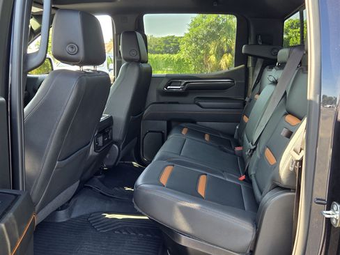 Used 2023 GMC Sierra 1500 AT4 w/ AT4 Premium Package AWD/4WD image 10