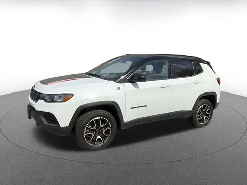 Used 2025 Jeep Compass Trailhawk w/ Trailer Tow Group AWD/4WD image 8