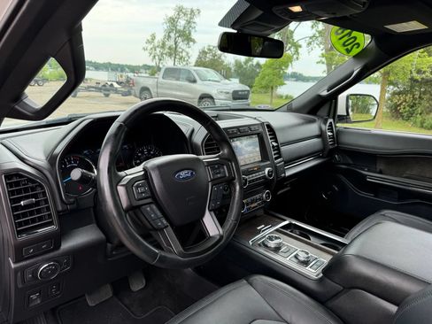 Used 2018 Ford Expedition Limited w/ Equipment Group 302A AWD/4WD image 10