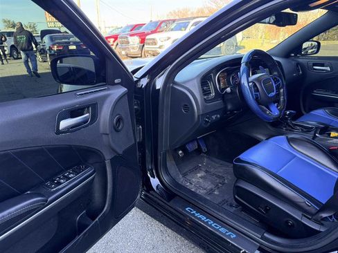 Used 2017 Dodge Charger R/T Scat Pack RWD image 22