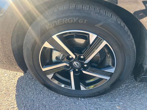 Used 2025 Nissan Sentra SV image 30