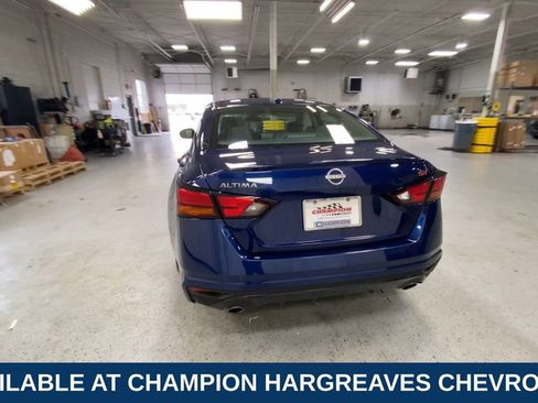 Used 2024 Nissan Altima 2.5 SR FWD image 9