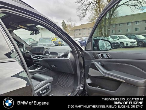 Used 2023 BMW X7 M60i w/ Climate Comfort Package AWD/4WD image 20